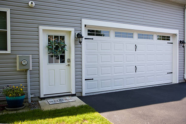24/7 Emergency Garage Door Panel Replacement experts in Zeigler, IL